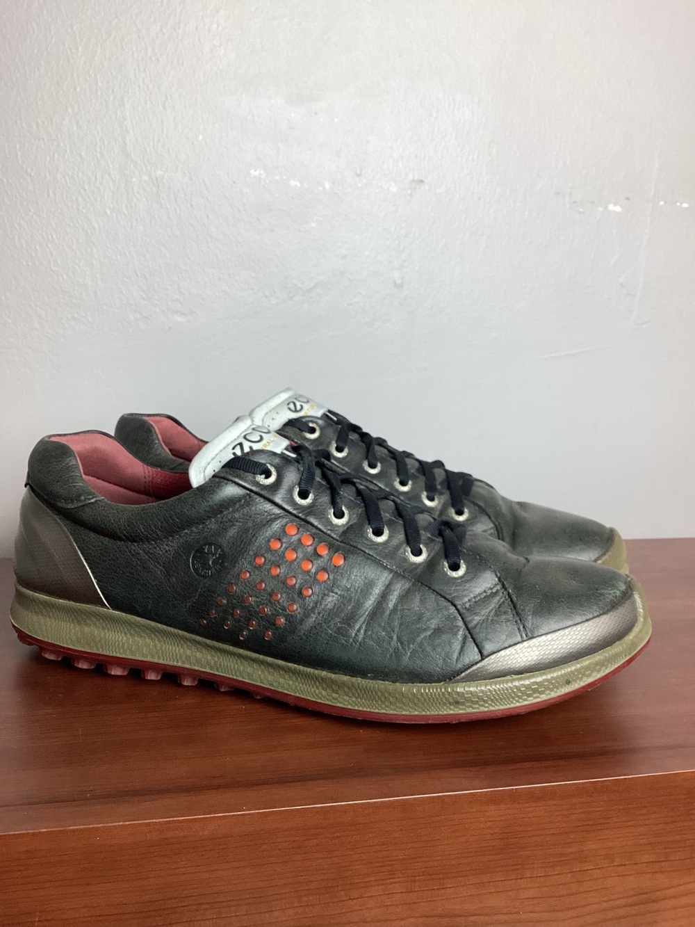 Men's Ecco Sneakers in Gray and Red Size 10